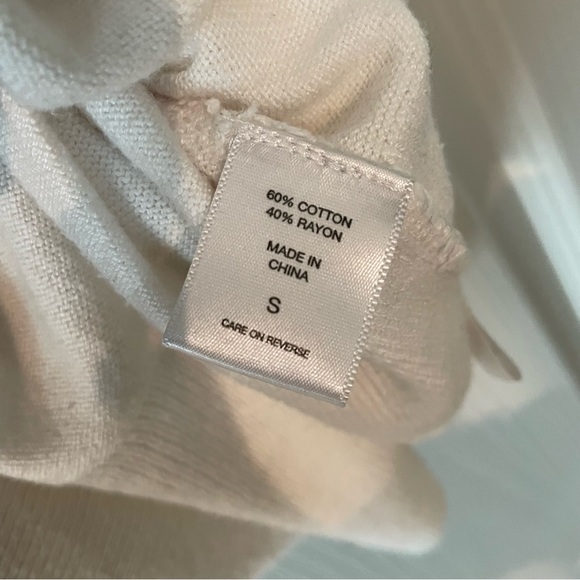 NEW YORK & COMPANY White Rose Floral Sweater Size Small - Picture 5 of 9